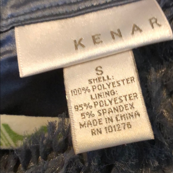 Slightly shimmering and a fluffy neckline - Picture 2 of 7